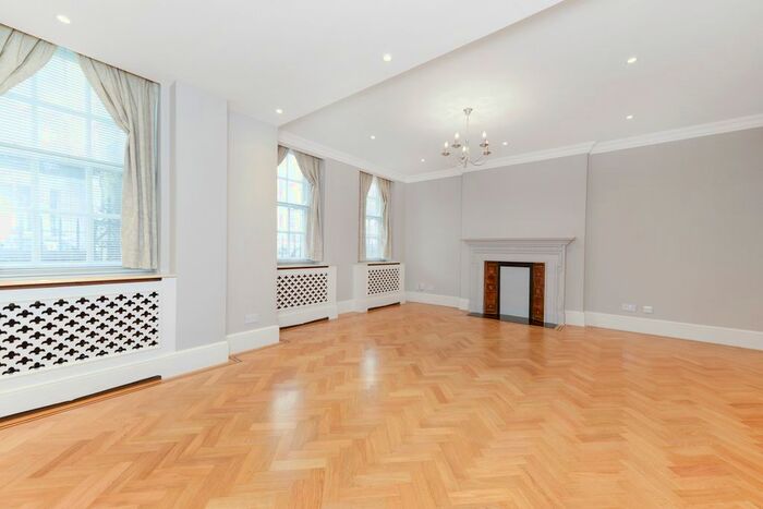 3 Bedroom Flat To Rent In Old Brompton Road, London, SW5
