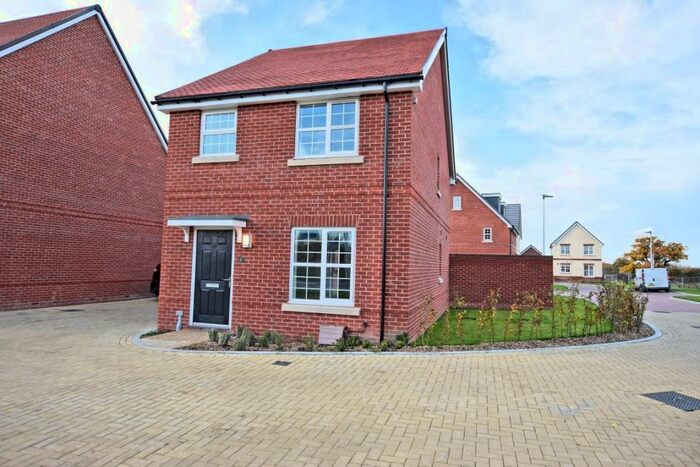 3 Bedroom Detached House To Rent In Hayes Drive, Three Mile Cross, Reading, RG7