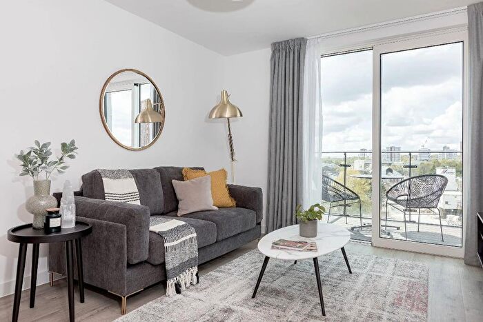 2 Bedroom Apartment To Rent In Farrier, M5