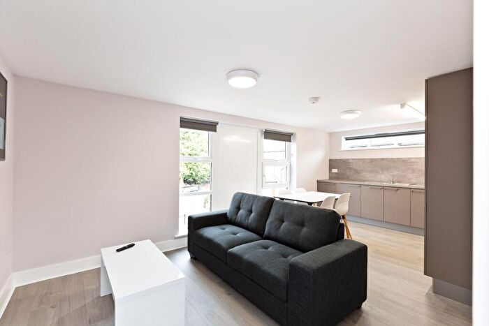 2 Bedroom Flat To Rent In Apartment, Lynthorpe House, City Centre, S1