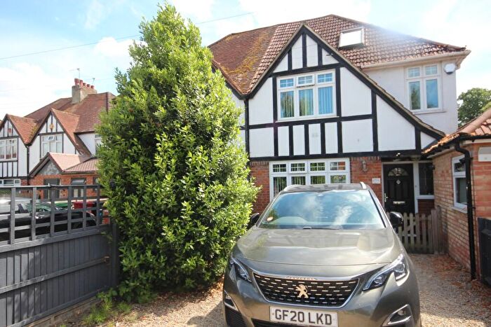 4 Bedroom House To Rent In Langley Road, Slough, SL3