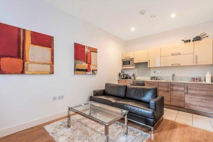 Studio To Rent In Wandsworth Road, London, SW8