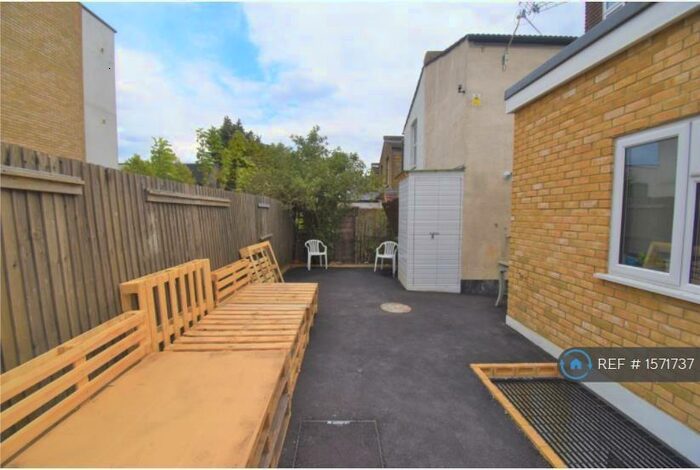 Studio To Rent In Engleheart Road, London, SE6