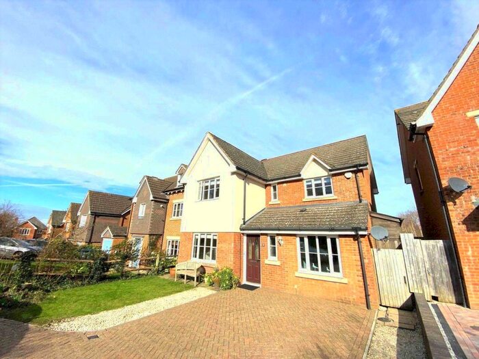 4 Bedroom Detached House To Rent In Old Church Way, Chartham, CT4