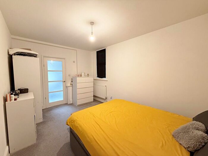 1 Bedroom Flat To Rent In Fearon Road, North End, PO2