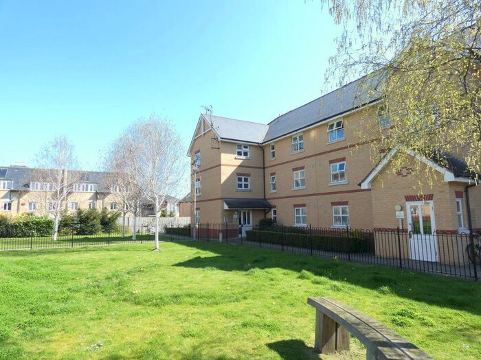 2 Bedroom Flat To Rent In Winstanley Court, Cromwell Road, Cambridge CB1