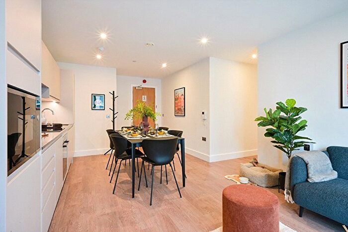 3 Bedroom Flat To Rent In Uncle Leeds, Uncle Leeds, LS12