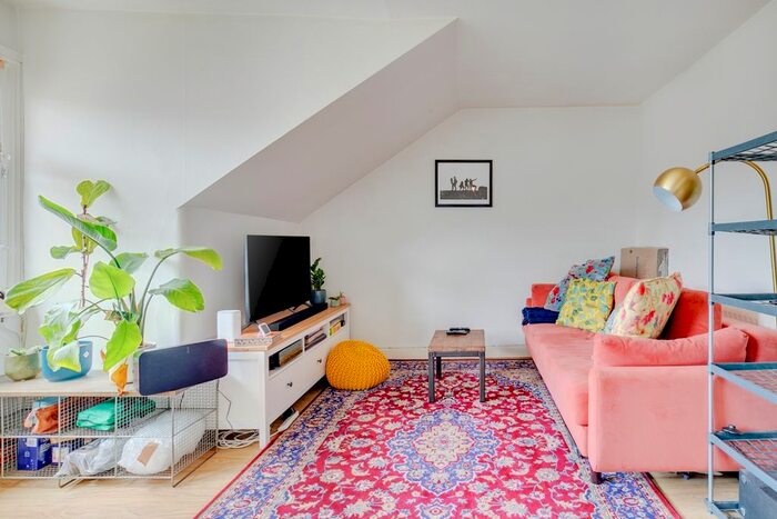 1 Bedroom Flat To Rent In Glebe Road, London, N8