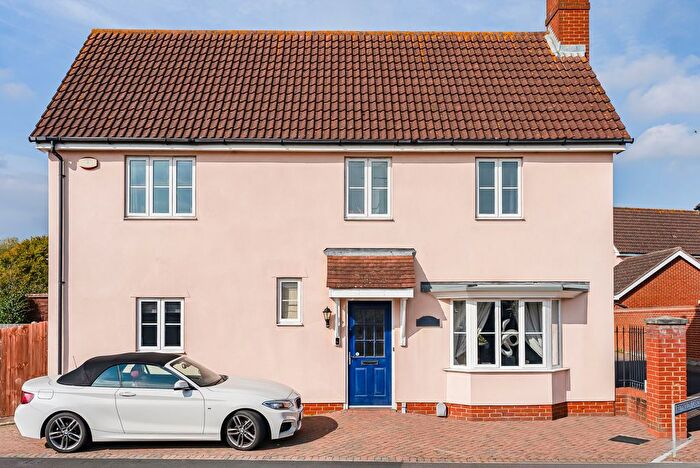 3 Bedroom Detached House For Sale In Rectory Avenue, Rochford, SS4