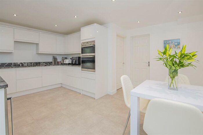 5 Bedroom Detached House For Sale In Bates Close, Market Harborough, LE16