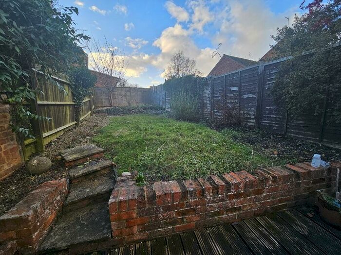 2 Bedroom Terraced House To Rent In Bath Road, OX16