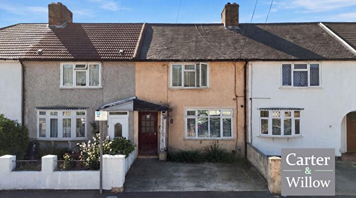 2 Bedroom Flat For Sale In Fitzstephen Road, Dagenham, RM8
