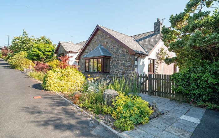 4 Bedroom Detached Bungalow For Sale In Lon Llewelyn, Waunfawr, SY23
