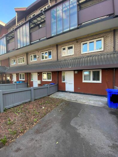 3 Bedroom House To Rent In Lockton Close, Manchester, M1