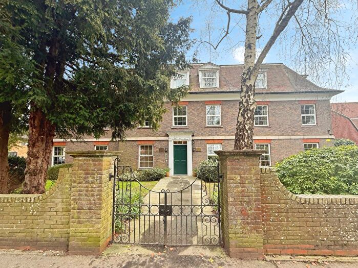 2 Bedroom Flat For Sale In Guildford Road, Horsham, RH12
