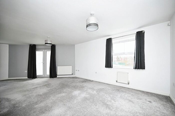 2 Bedroom Flat For Sale In Dunster Close, Rugby, CV22