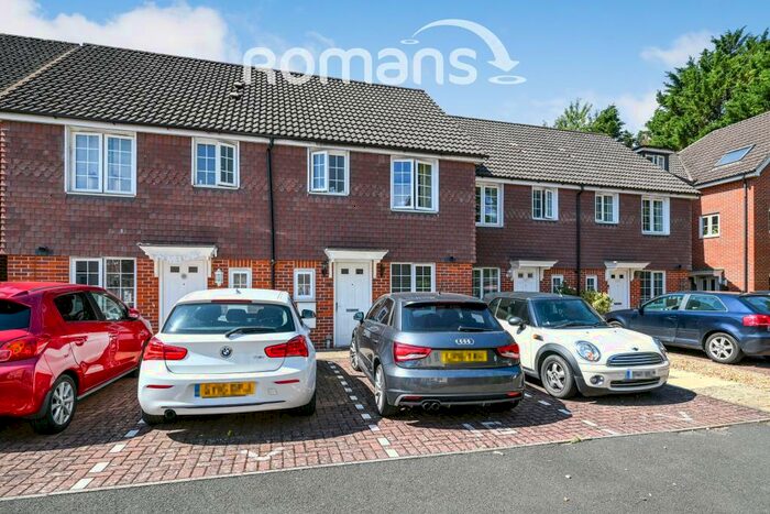 3 Bedroom Semi-Detached House To Rent In Wayside, Winnersh, RG41