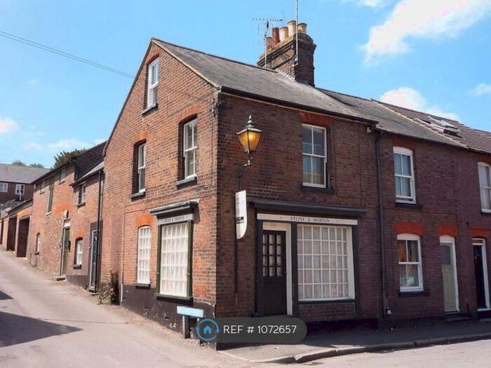 1 Bedroom Flat To Rent In High Street, Markyate, St. Albans, AL3