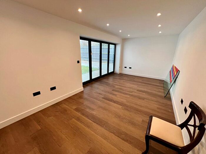 4 Bedroom House To Rent In New Road, Netley Abbey, Southampton, SO31