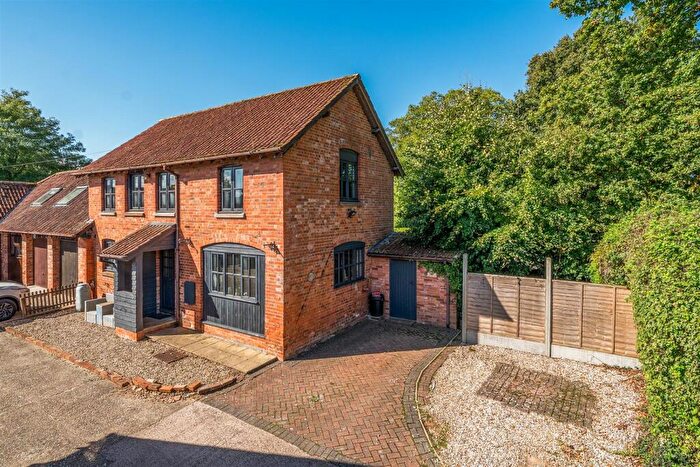 3 Bedroom Detached House For Sale In Kensington Court, Washfield, Tiverton, EX16
