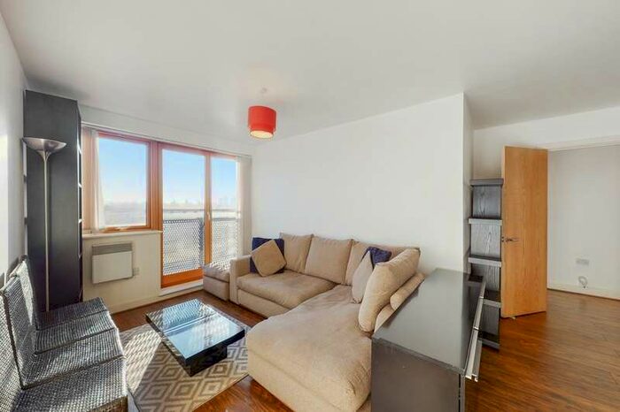 2 Bedroom Flat To Rent In Leamore Court, Meath Crescent, Bethnal Green, E2