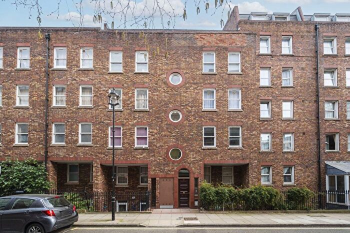 3 Bedroom Flat To Rent In Great Titchfield Street, Fitzrovia, London, W1W