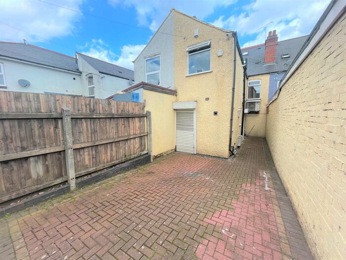 3 Bedroom Flat To Rent In Old Grange Road, Birmingham, B11