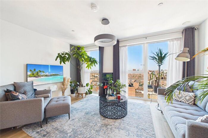 2 Bedroom Penthouse For Sale In Paynter House, Shipbuilding Way, London, E13