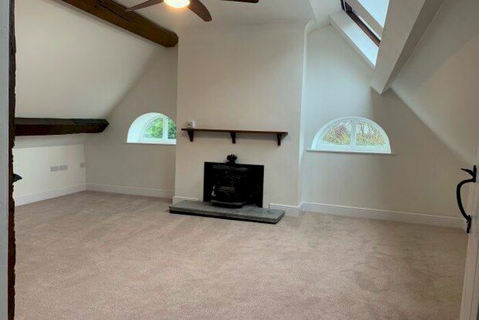 1 Bedroom Flat To Rent In Leese Hill, Uttoxeter, ST14