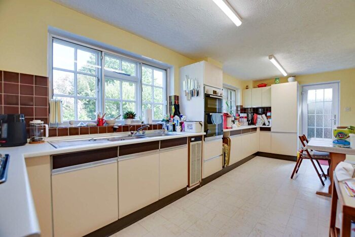 4 Bedroom Detached House For Sale In The Yews, Oadby, Leicester, LE2