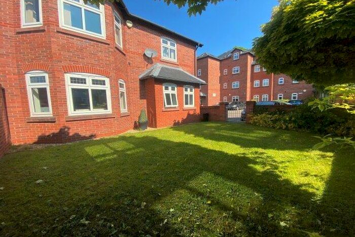 2 Bedroom Flat To Rent In Thornedge, Altrincham, WA15