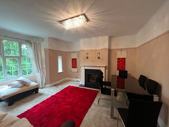 3 Bedroom Flat To Rent In Holders Hill Road, London, NW4
