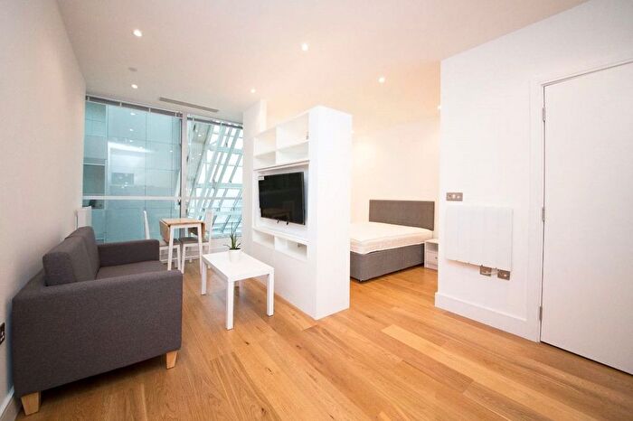 Studio To Rent In Staines Road, Hounslow, TW3