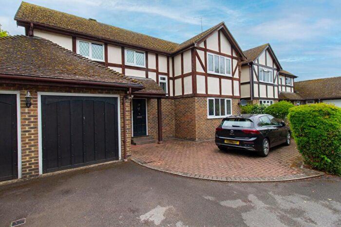 4 Bedroom Detached House To Rent In Hazel Coppice, Hook, RG27