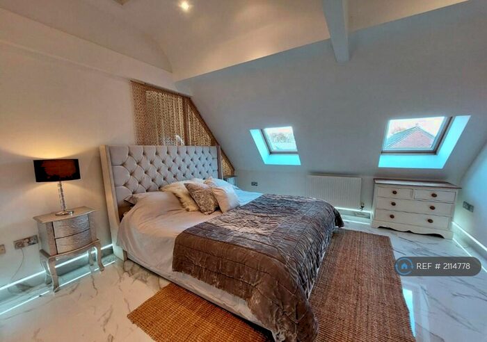 3 Bedroom Penthouse To Rent In Solihull, Shirley, Solihull, B90