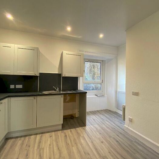 1 Bedroom Flat To Rent In James Square, Crieff, Perthshire, PH7