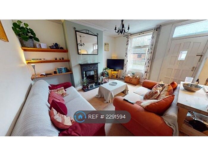 2 Bedroom Terraced House To Rent In Vicarage Terrace, Leeds, LS5