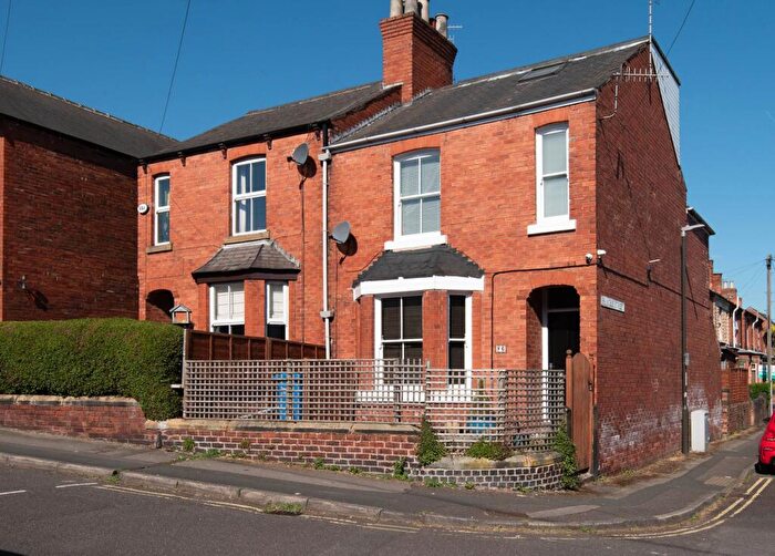 3 Bedroom Semi-Detached House For Sale In New Queen Street, Chesterfield, S41