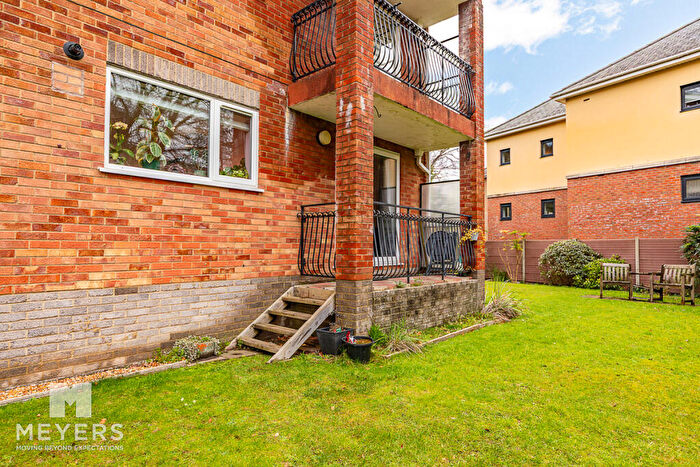 2 Bedroom Flat For Sale In Churchfield Road, Poole, BH15