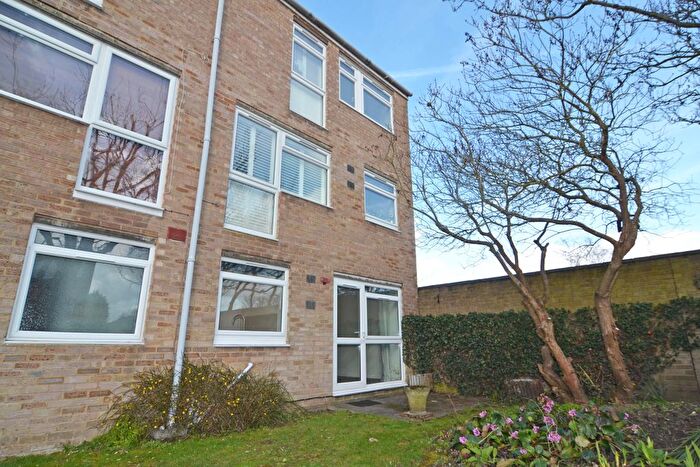 2 Bedroom Flat To Rent In Harrowdene Gardens, Teddington, TW11