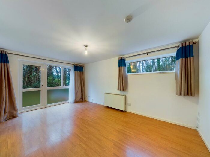 2 Bedroom Apartment To Rent In Ashby Court, Hemel Hempstead, Hertfordshire, HP2