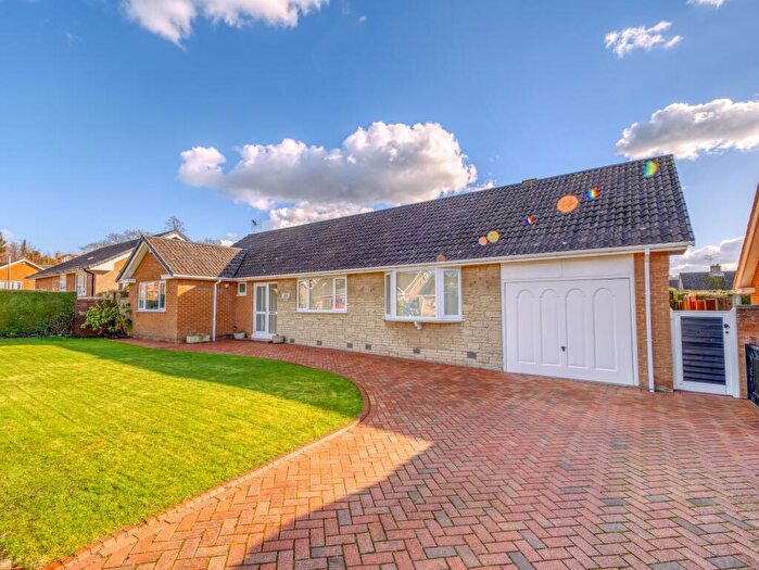 2 Bedroom Detached Bungalow For Sale In Almond Grove, Worksop, S80
