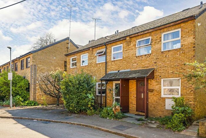 2 Bedroom Terraced House To Rent In Woodseer Street, Aldgate East, E1