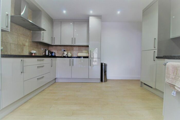 3 Bedroom Semi-Detached House To Rent In Shakespeare Avenue, Hayes, UB4