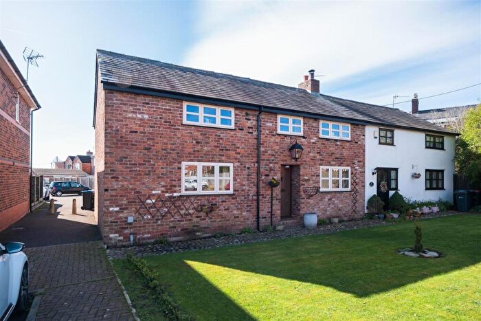 3 Bedroom Cottage For Sale In Plumbs Fold, Barnton, Northwich, CW8