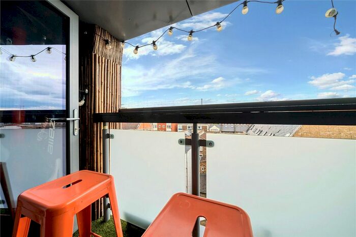 2 Bedroom Flat For Sale In Cardigan Road, London, E3