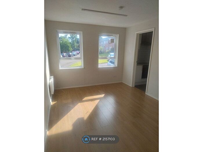 Studio To Rent In Hillingdale, Crawley, RH11