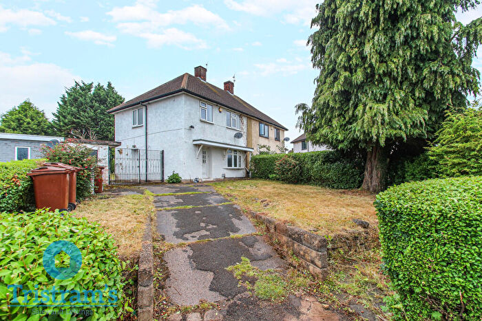 3 Bedroom Semi-Detached House For Sale In Glaisdale Drive West, Nottinghamshire, NG8