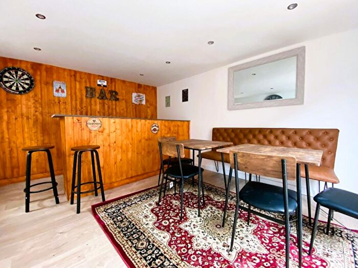 6 Bedroom Semi-Detached House To Rent In Starle Close - Cccu, CT1