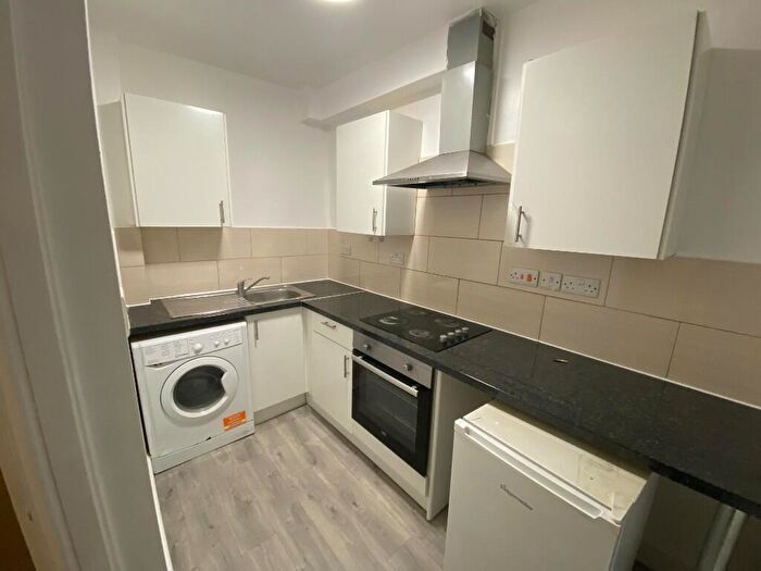 2 Bedroom Flat To Rent In Carlton Place, Southampton, Hampshire, SO15